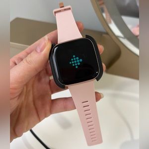 FitBit Versa 2 in Petal Pink - with Charger